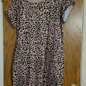 Leopard print dress with pockets